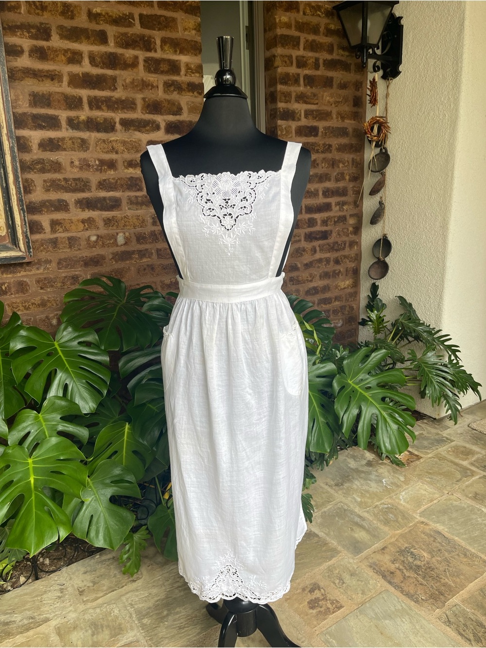 Vintage White Lace-Detail Apron with Bib Front